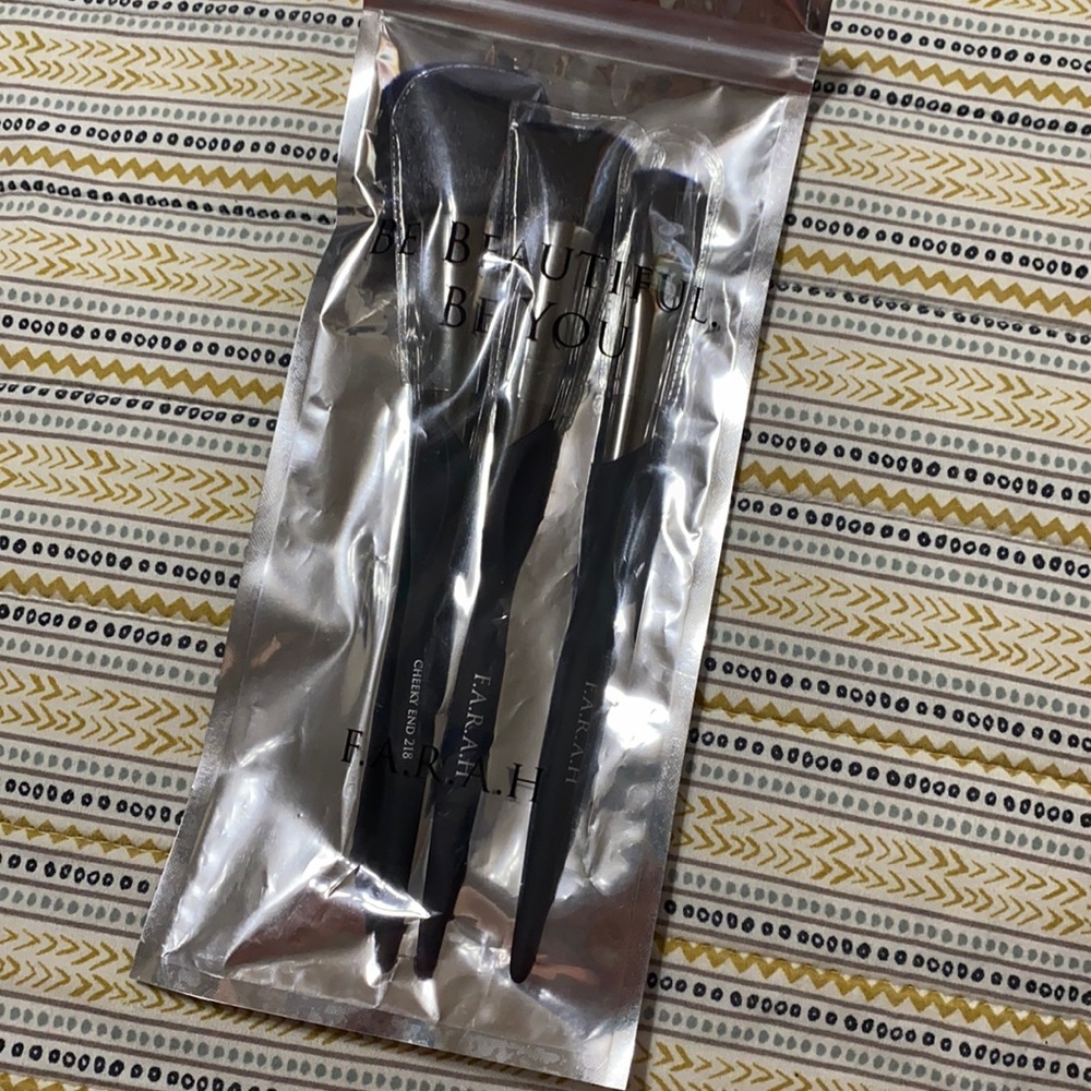 Brand new makeup brushes